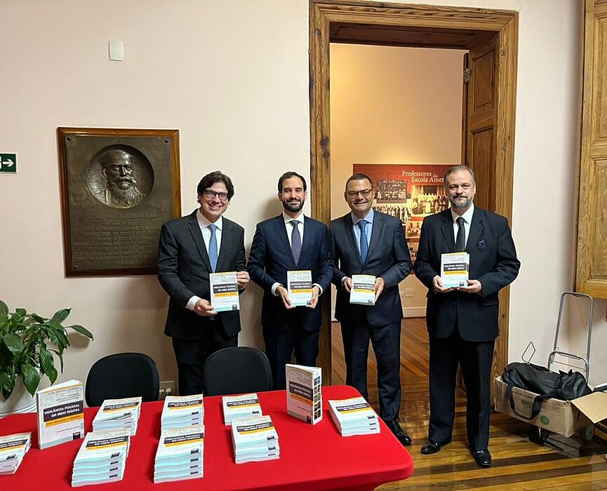 Esq. para dir. Marco Aurélio, Fabio Bechara, Gianluca Smanio e o consultor jurídico, José do Carmo Veiga de Oliveira. 