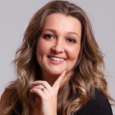 Profª. Drª. Larissa Garcia Campagner Profª. Drª. Larissa Garcia Campagner