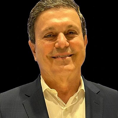 Mauricio Melo de Meneses Mauricio Melo de Meneses