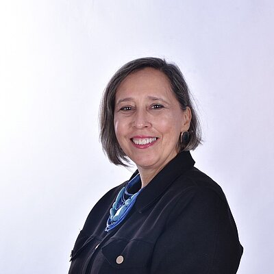 Profa. Dra. Ligia Regina Maximo Cavalari Menna Profa. Dra. Ligia Regina Maximo Cavalari Menna