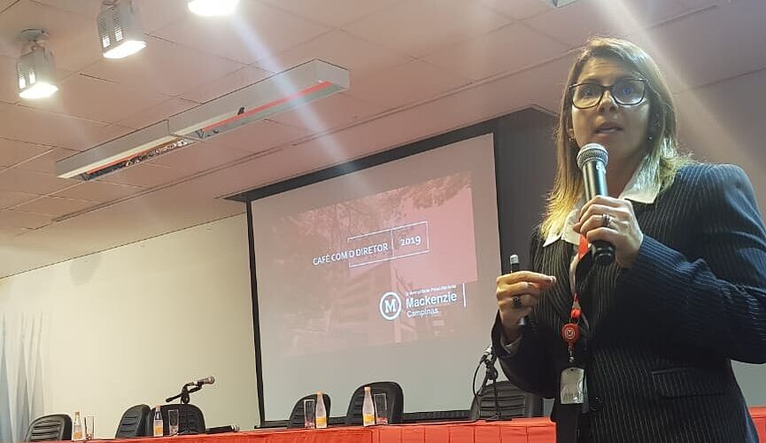 Márcia Braz, professora convidada para palestrar durante o evento.