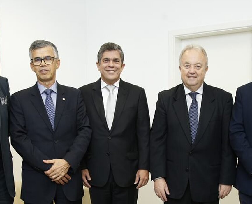 Da esquerda para direita: Davi Charles Gomes, José Inácio Ramos, Marco Tullio de Castro Vasconcelos, José Francisco Hintze Júnior e Mauro Meister.
